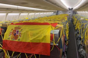Material sanitario transportado en uno de los vuelos del Corredor Aéreo con aviones de Iberia.