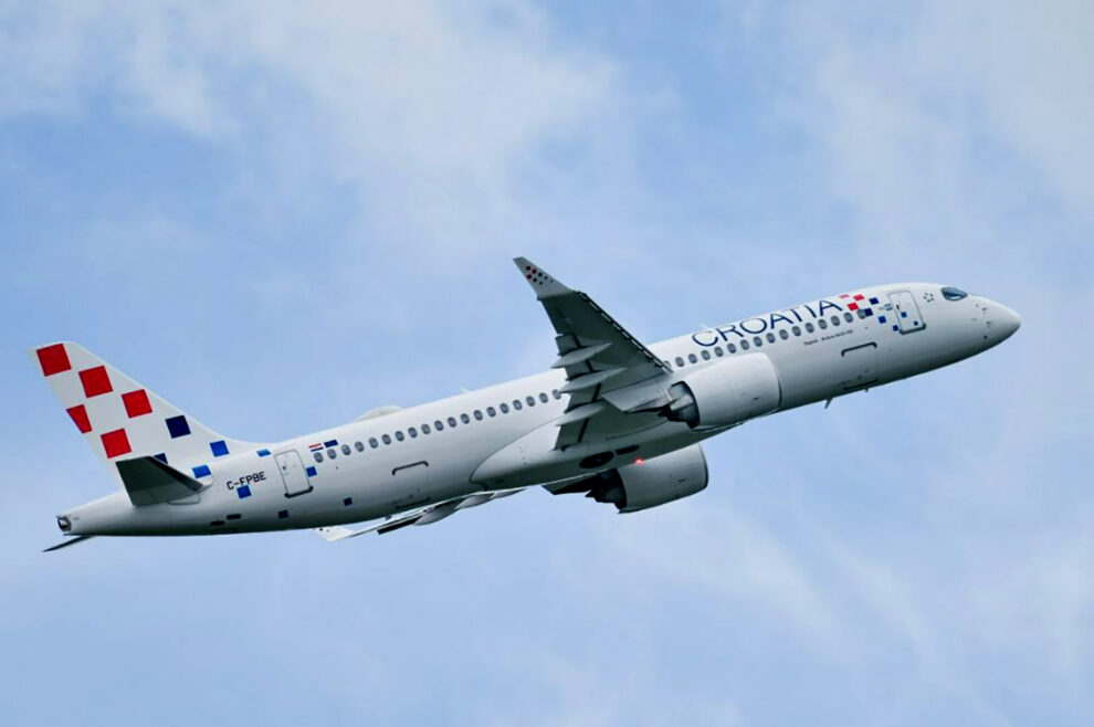 El primer Airbus A220 de Croatia Airlines poco antes de su entrega.