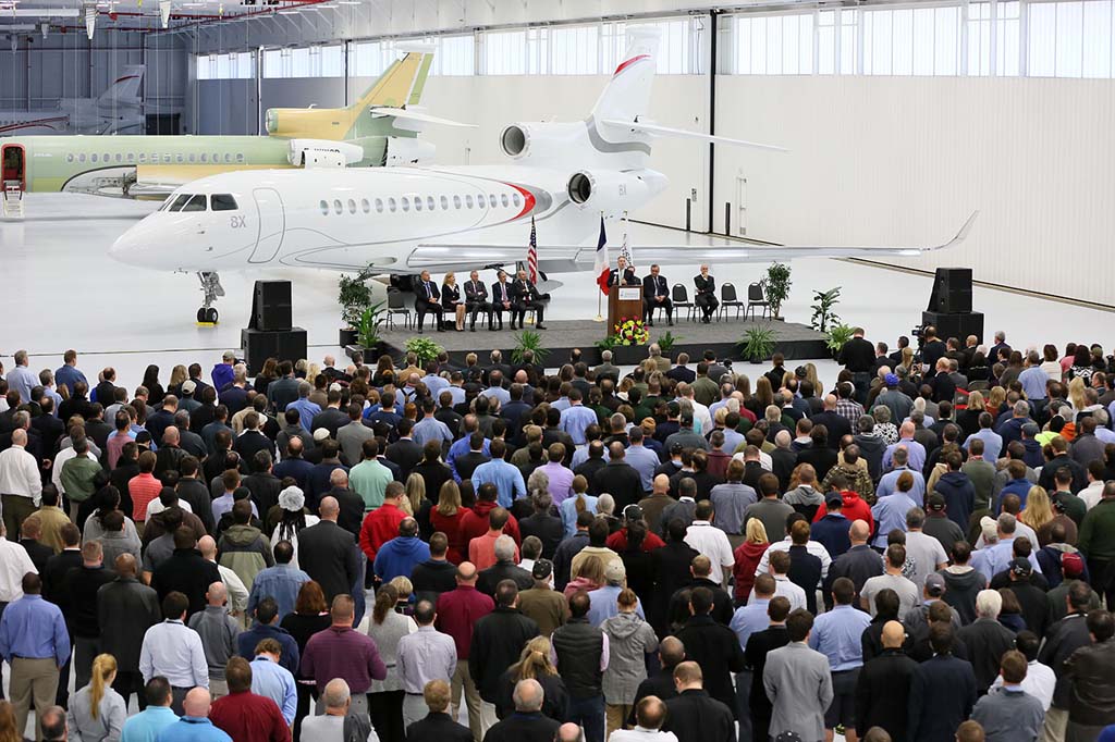 Inauguración del nuevo hangar para los Dassault Falcon 5X y Falcon 8X en Little Rock.