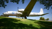 El DC-7 lleva instalado en una pequeña colina en el parque Miraflores de Córdoba desde 2011.