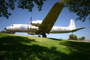 El DC-7 lleva instalado en una pequeña colina en el parque Miraflores de Córdoba desde 2011.