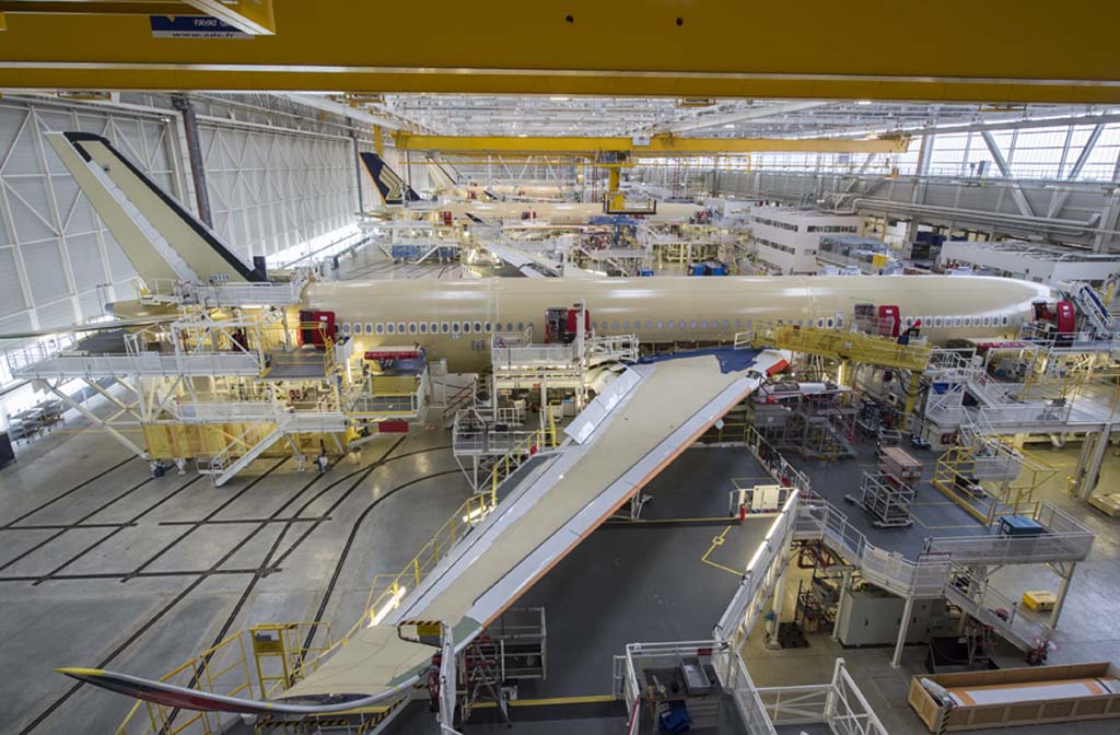 El primer Airbus A350 para Delta en la cadena de montaje de Toulouse.