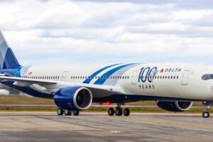 A330-900 de Delta con los colores elegidos para celebrar el centenario de la aerolínea.