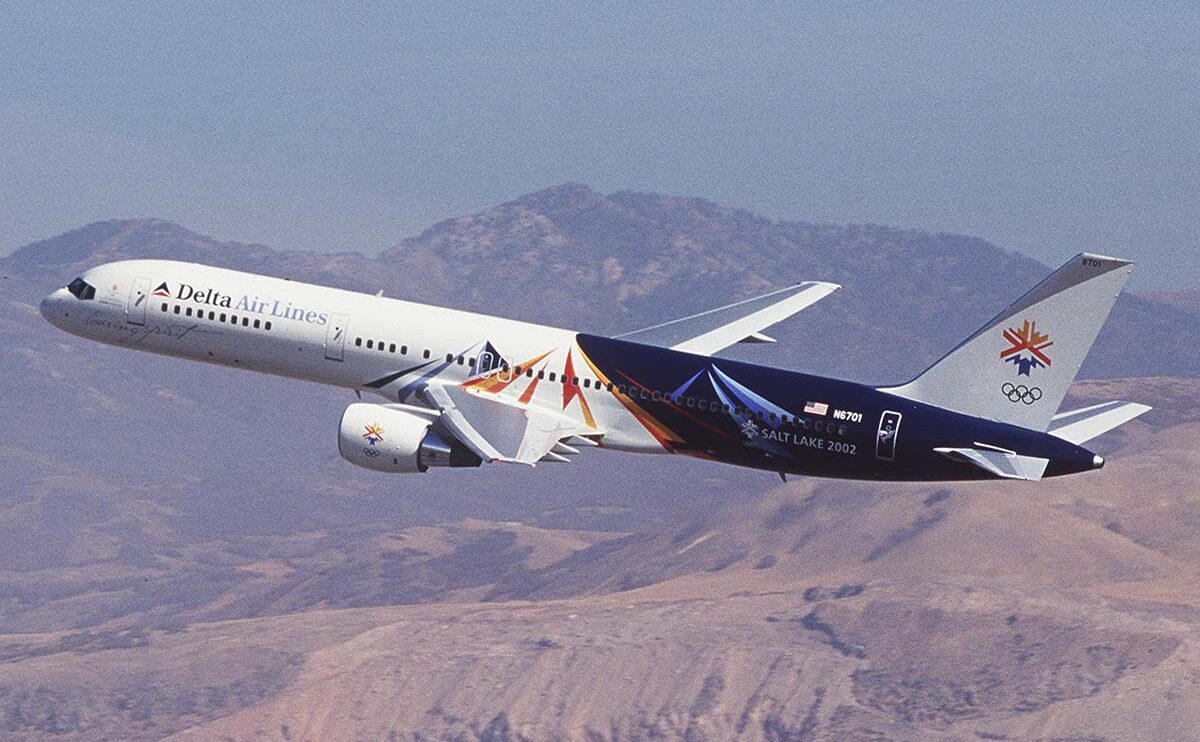 2002, Salt Lake City, Boeing 757-200 N6701, bautizado Soaring Spirit.
