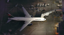 Boeing 767-300ER de Delta en el aeropuerto de Los Ángeles.