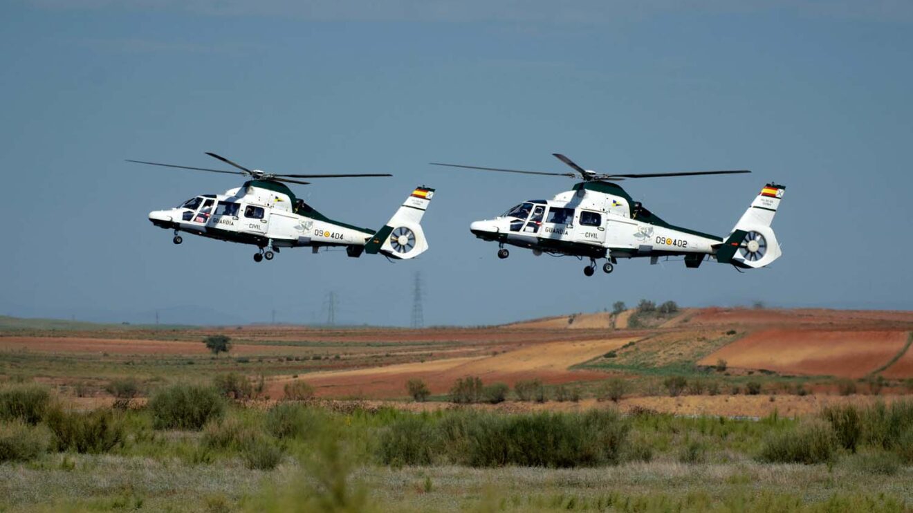 Dos de los Dauphin de la Guardia Civil, que pronto serán sustituidos por los Airbus Helicopters H160.