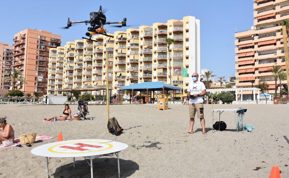 El uso de drones en las playas para vigilancia y slavamento ya es una realidad, pero si queremos volar el nuestro, debemos cumplir con algunas normas.