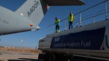 El Airbus A400M EC-404 listo para recibir su carga de SAF.