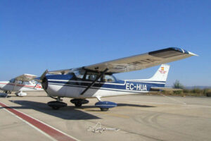 El Cessna 172 EC-HUA en tiempos más felices,cuando todavía era usado por Trabajos Aéreos Murcianos.
