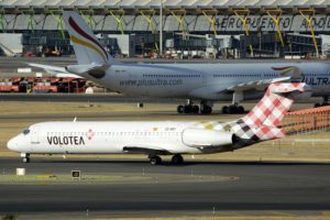 Boeing 717 de Volotea en el aeropuerto de Madrid Barajas.