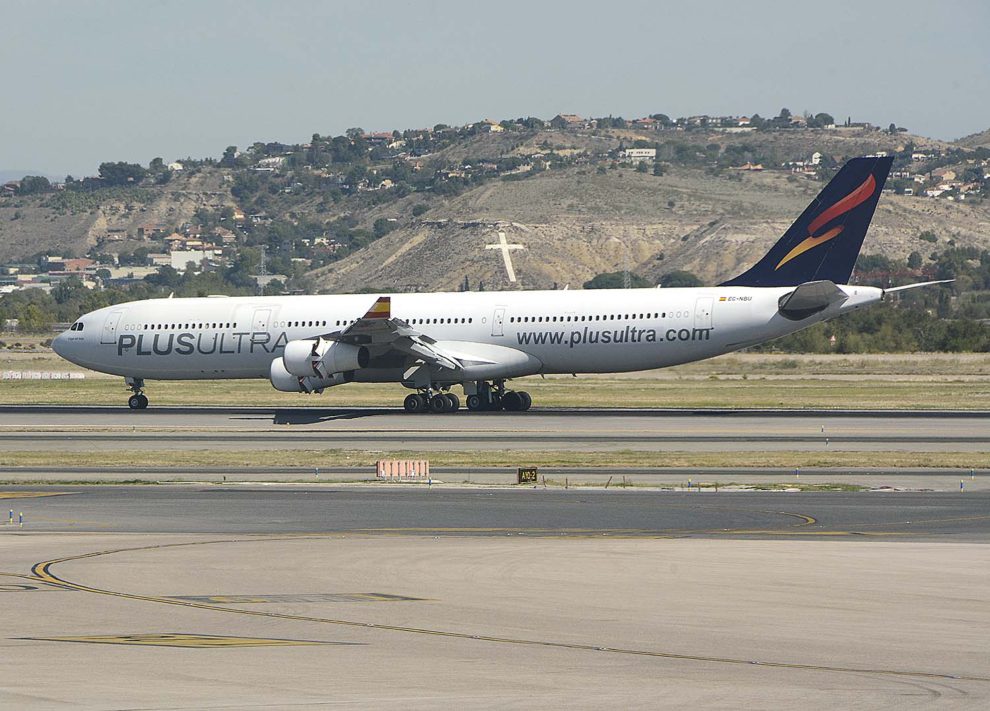El Airbus A340-300 EC-NBU fue el primer avión de Plus Ultra en ,lucir la nueva imagen corporativa de la aerloínea.