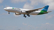 Uno de los Airbus A330 de Level aterrizando en el aeropuerto de Barcelona-El Prat.