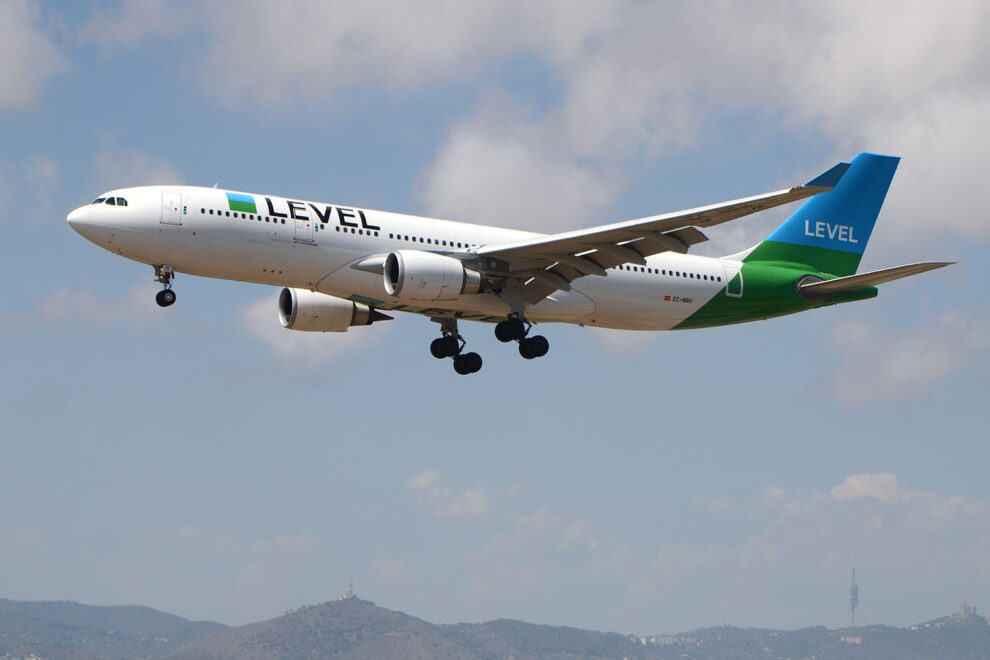 Uno de los Airbus A330 de Level aterrizando en el aeropuerto de Barcelona-El Prat.