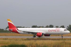 El nuevo Airbus A321neo de Iberia Express, EC-OAS, poco antes de su entrega.