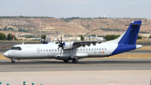 El último de los ATR 72 incorporado por Air Nostrum luce los colores de SAS, su antiguo usuario. Otro ejemplar está en pintura para sumarse a la flota de Air Nostrum.