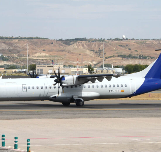 El último de los ATR 72 incorporado por Air Nostrum luce los colores de SAS, su antiguo usuario. Otro ejemplar está en pintura para sumarse a la flota de Air Nostrum.