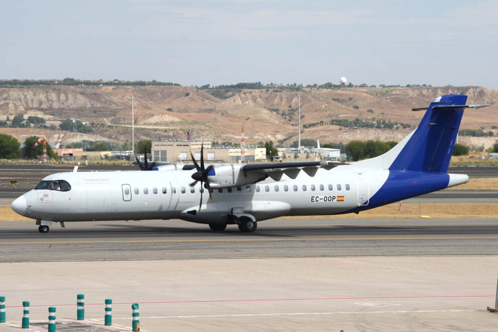 El último de los ATR 72 incorporado por Air Nostrum luce los colores de SAS, su antiguo usuario. Otro ejemplar está en pintura para sumarse a la flota de Air Nostrum.