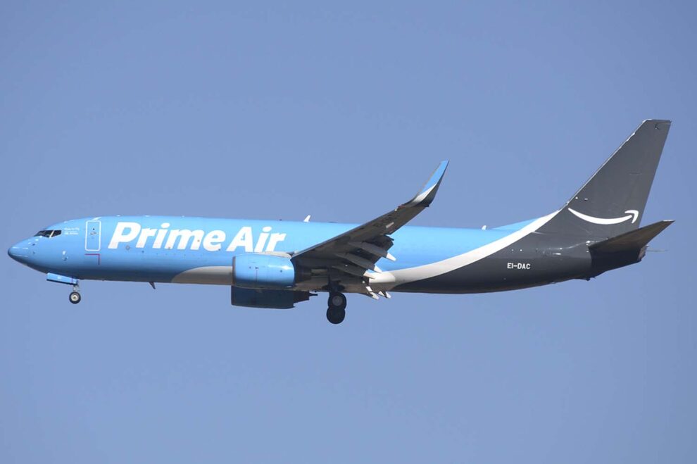 Uno de los B-737-800 ex Ryanair convertidos a cargueros para Amazon por GAMECO en Shanghai.