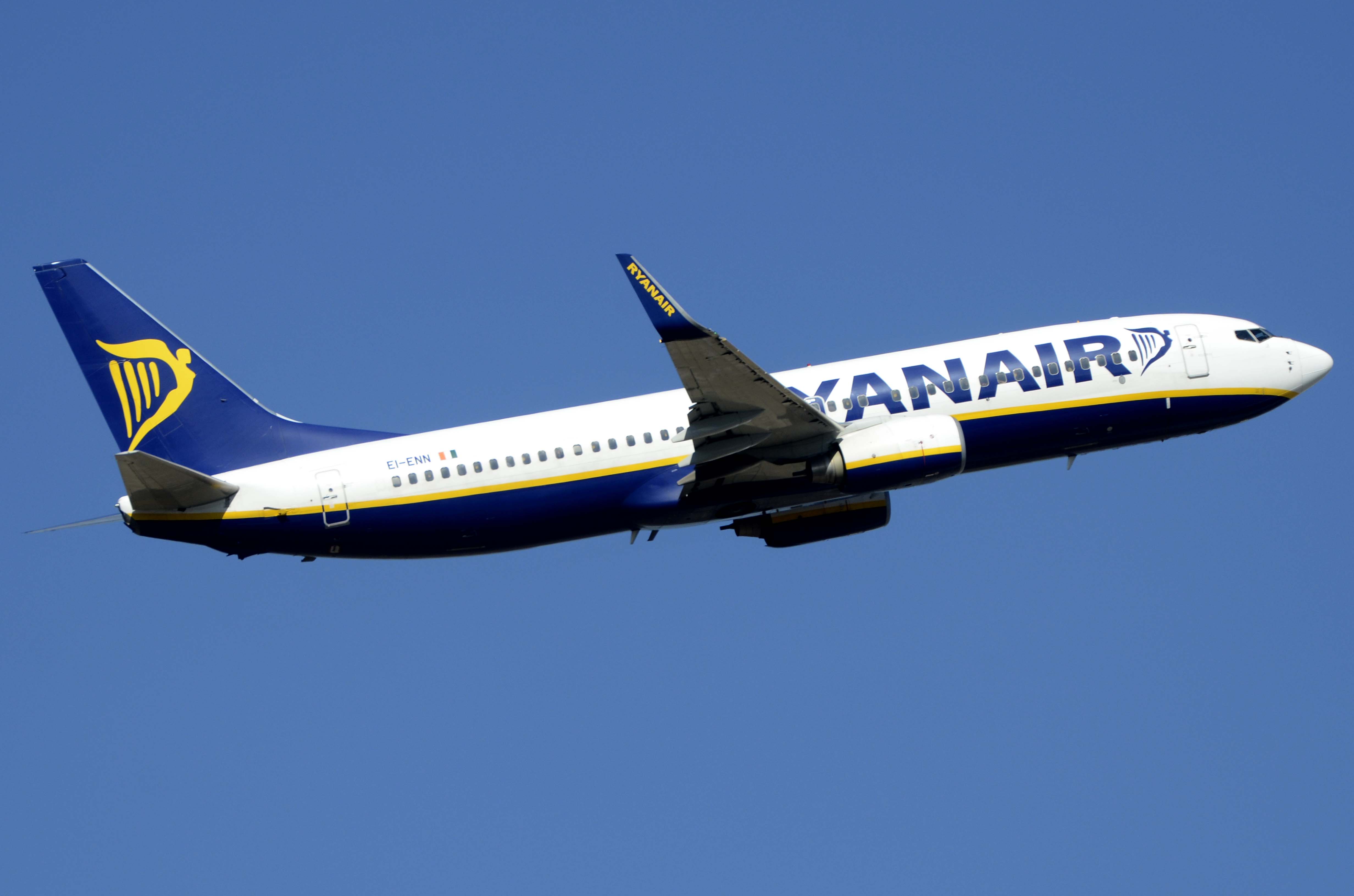 recibo judío alto Ryanair ahora con vuelos en conexión - Fly News