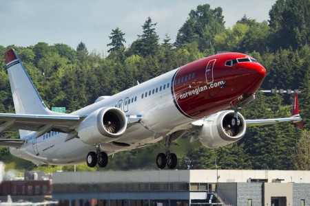 Despegue de Renton del primero de los dos Boeing 737 MAX 8 de Norwegian.