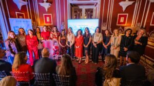 Junta directiva de EVA y socias colaboradoras de Ellas Vuelan Alto.
