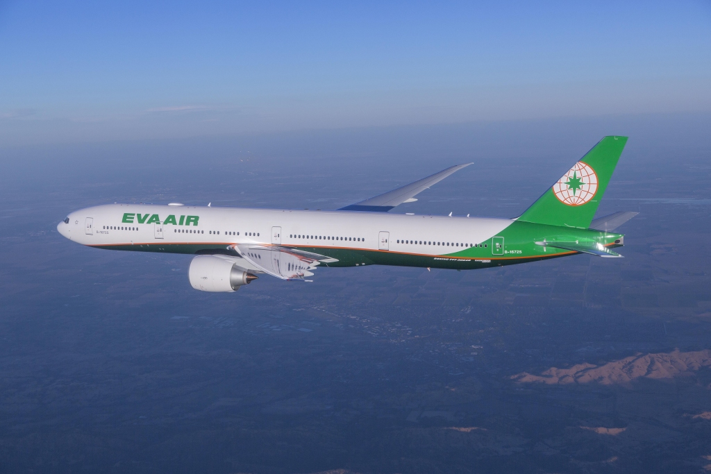 El nuevo Boeing 777-300ER de Eva Air con la nueva imagen corporativa.