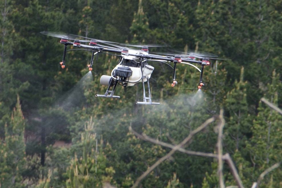 UAV de Ecodrones trabajando en una misión de fumigación.