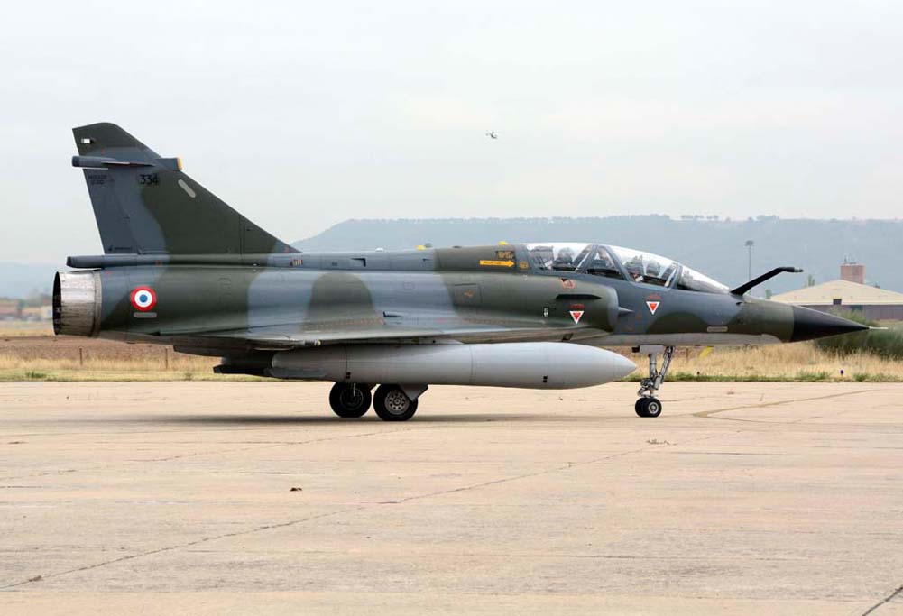 En la plataforma del CLAEX se ha expuesto también este Dassault Mirage 2000N del Centro de Ensayos en Vuelo del Ejército del Aire francés.