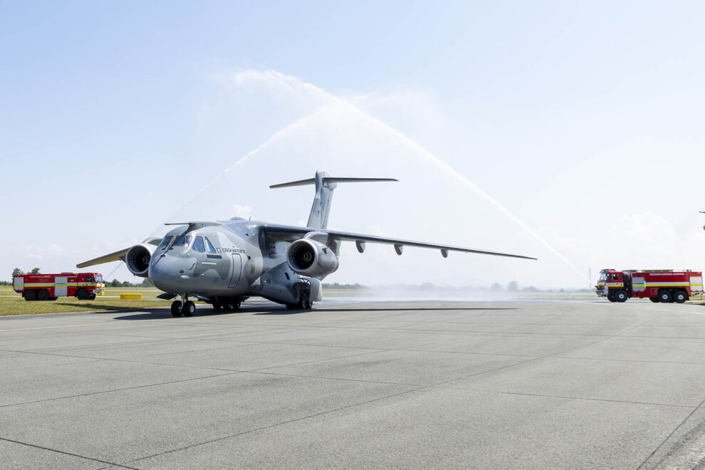 Llegada a Praga del primer Embraer C-390 de la Fuerza Aérea Checa.