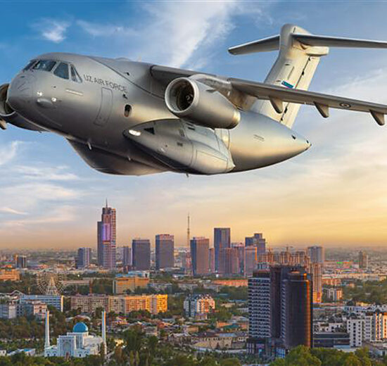 Embraer KC-390 con colores de la Fuerza Aérea de Uzbekistán.