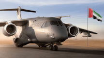 Embraer KC-390 con emblemas de la Fuerza Aérea de Emiratos Árabes Unidos.