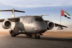 Embraer KC-390 con emblemas de la Fuerza Aérea de Emiratos Árabes Unidos.
