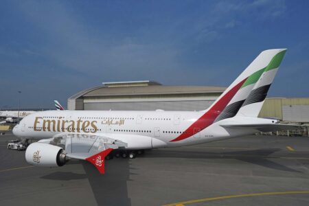 El primer avión de Emirates con la nueva imagen es este Airbus A380.