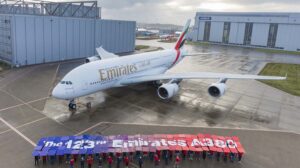 Entrega a Emirates de su Airbus A380 número 123, el último de todos.