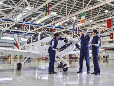 Emirates cuenta además con su propia escuela de piltos en Dubai.