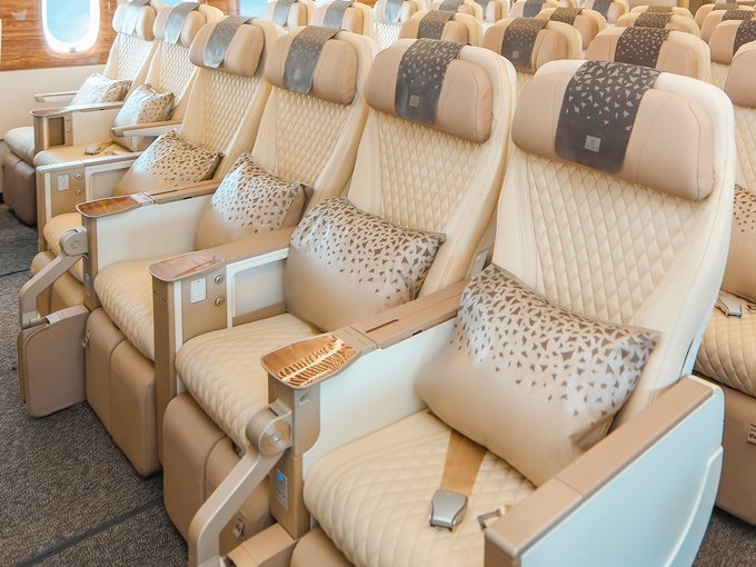 Asientos de turista premium en los aviones de Emirates.