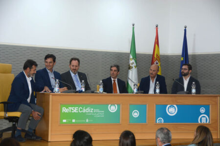 Integrantes de nuestra mesa de debate.