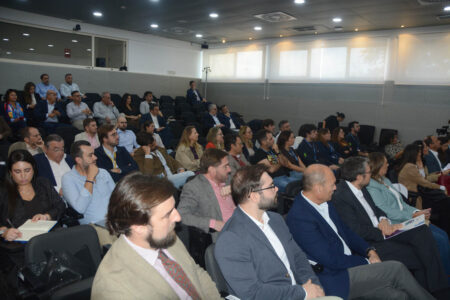 Los asistentes siguieron con gran interes las diversas intervenciones.