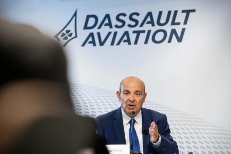Eric Trappier, presidente de Dassault durante la presentación de los resultados de 2023.