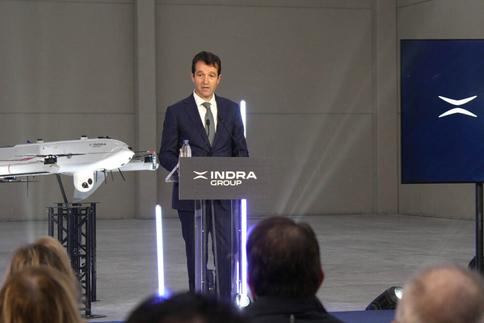 Ángel Escribano, celebra sus éxitos en su primer año como presidente de Indra en la presentación de los resultados de 2025.