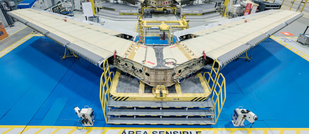 El estabilizador horizontal del primer Airbus A350F en la cadena de montaje en Getafe.