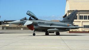 Uno de los cuatro Eurofighter que ya lucen los emblemas del Ala 46.