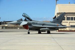 Uno de los cuatro Eurofighter que ya lucen los emblemas del Ala 46.