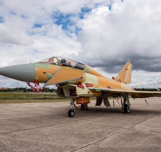 El primer Eurofighter Halcón en la plataforma de la factoría de Airbus en Getafe.