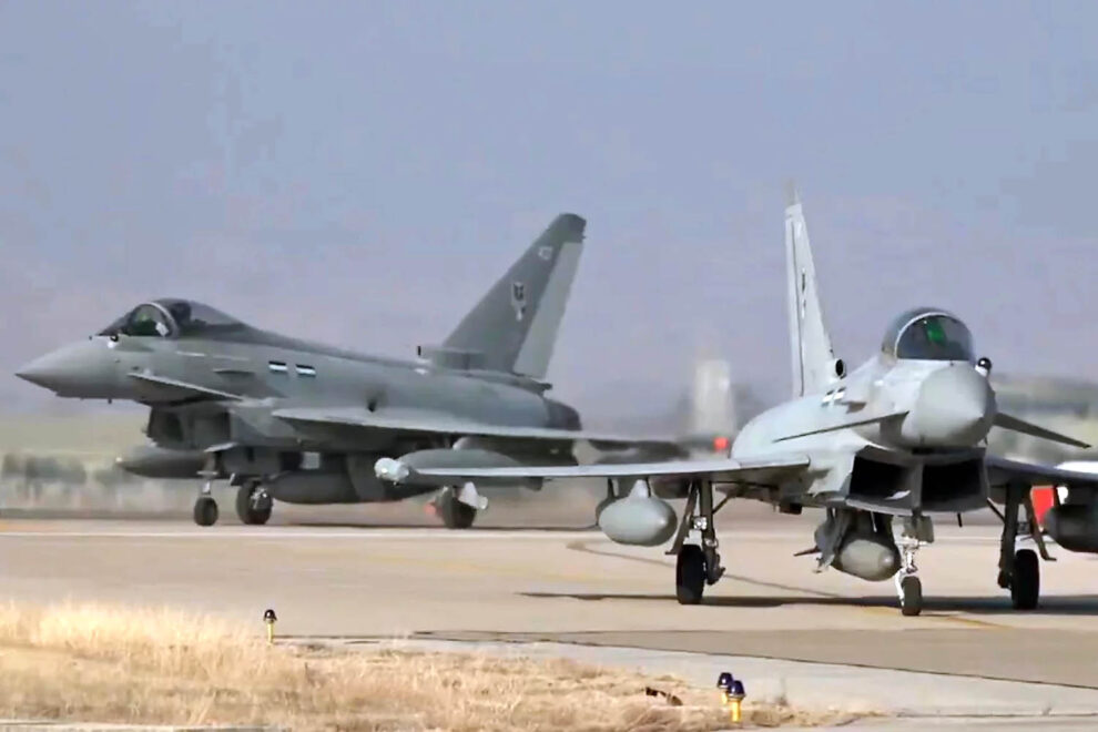 LLegada de los dos Eurofighter a Turquía.