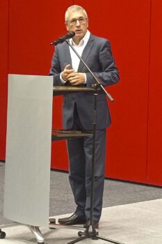Hugo Moran, secretario de Estado de Medioambiente, durante su discurso. 