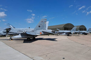 F/A-18 del Ala 12 destacados en la Base Aérea Mihail Kogălniceanu en Rumanía.