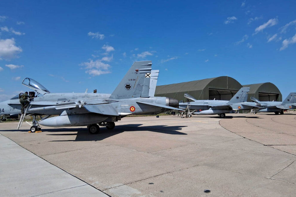 F/A-18 del Ala 12 destacados en la Base Aérea Mihail Kogălniceanu en Rumanía.