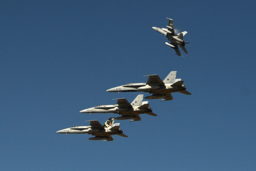 F/A-18 del Ala 12 del Ejército del Aire regresando a su base tras el desfile del 12 de octubre.