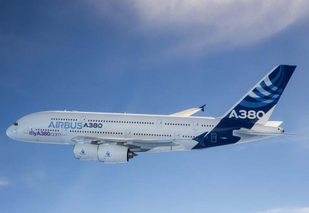 El cuarto de los Airbus A380 en uno de sus últimos vuelos antes de ser retirado.